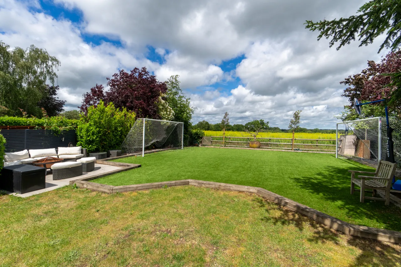 Burton Barns, Burton End, CM24, photo 29