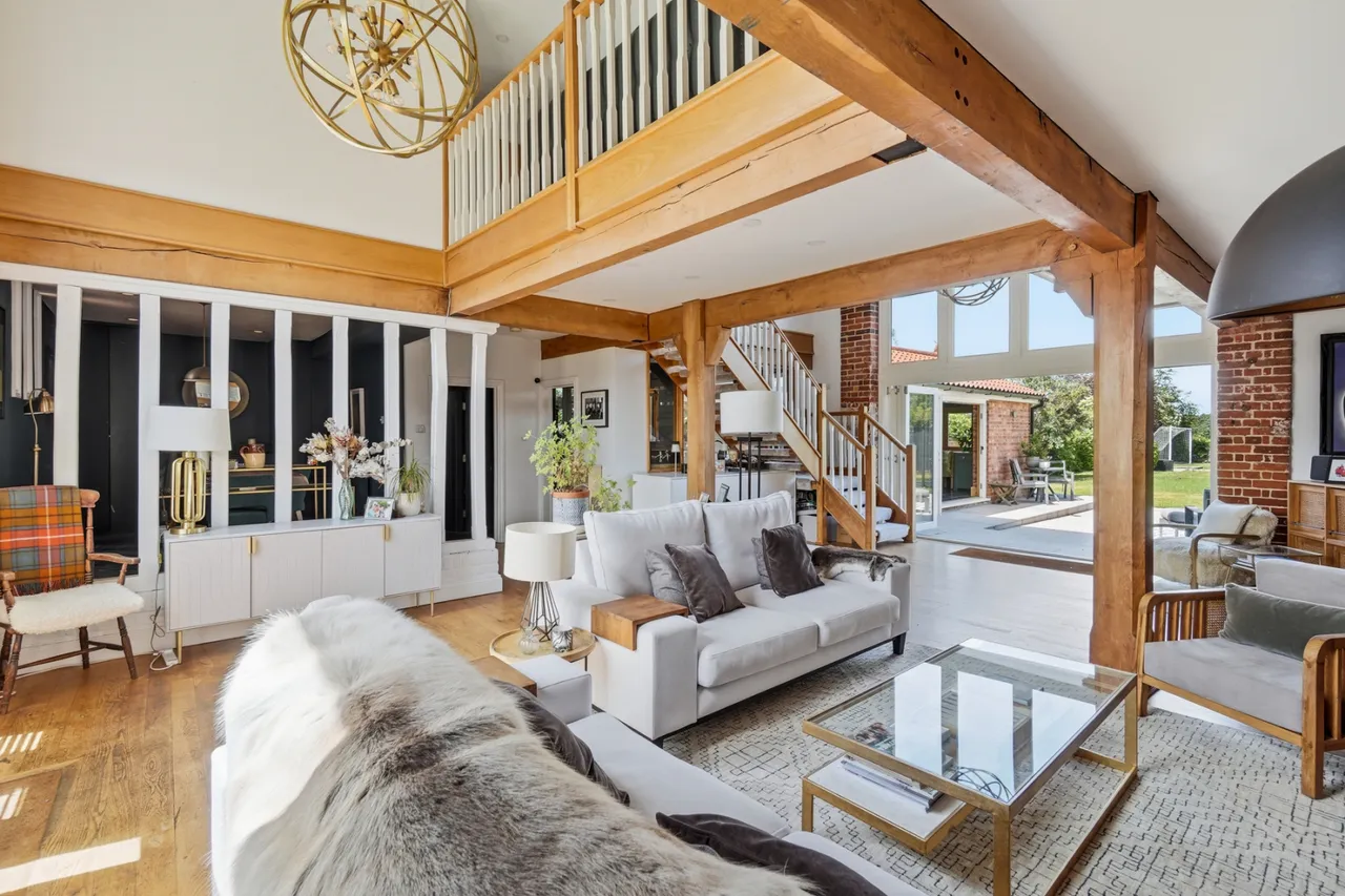 Burton Barns, Burton End, CM24, photo 6