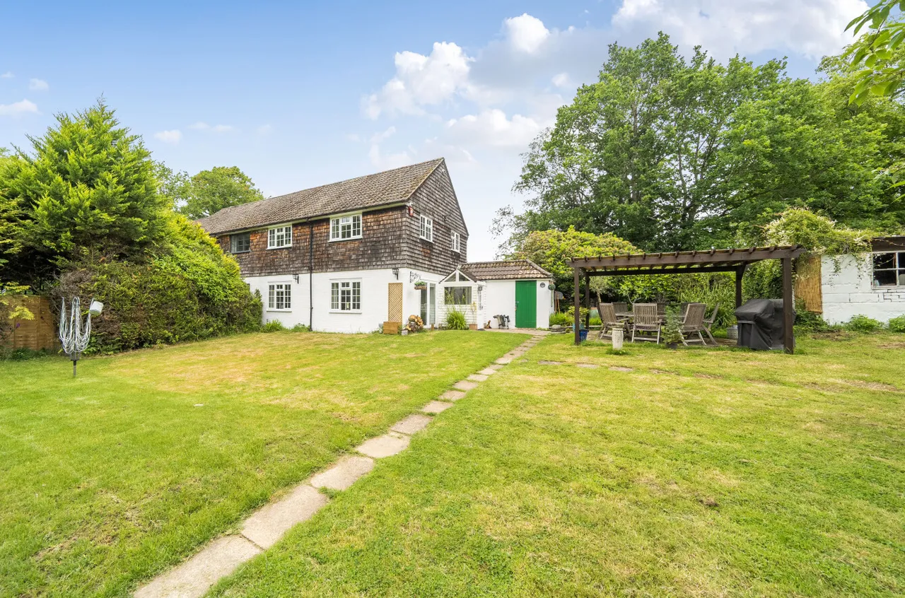3 bed house for sale — Wilderwick Road, East Grinstead, Surrey, RH19 3NS