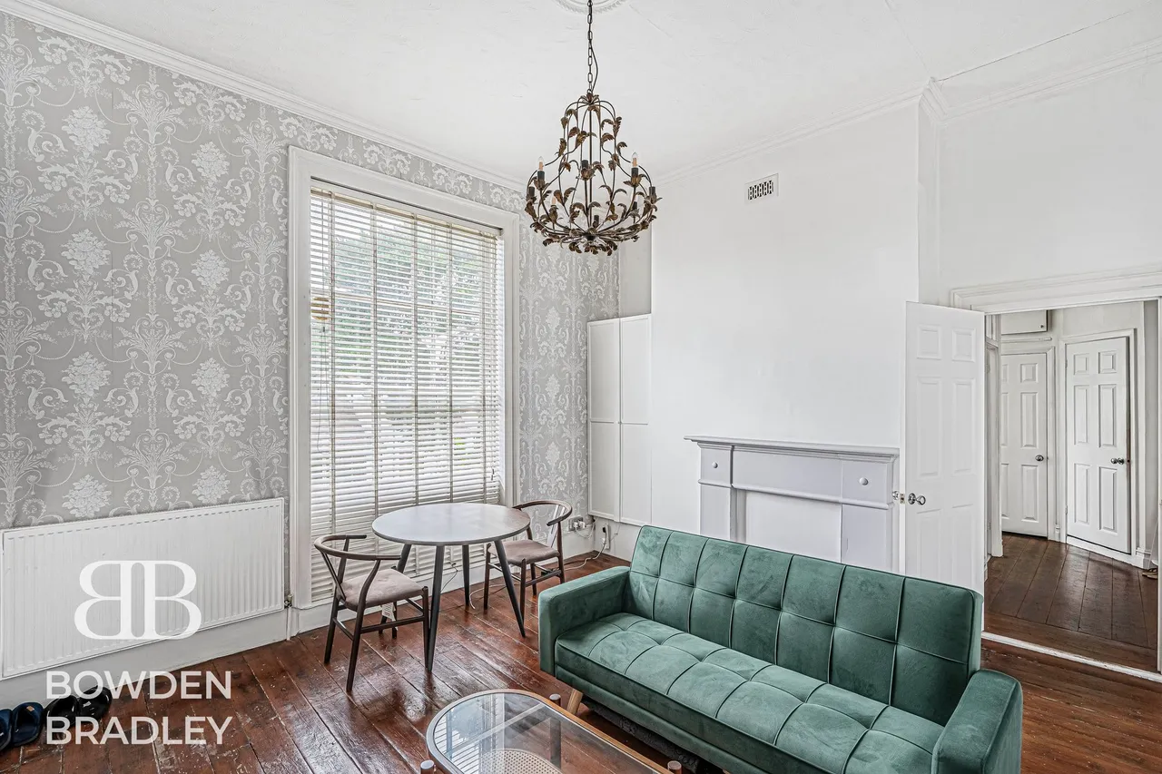 Chigwell Road, Thurlby House, IG8, photo 3
