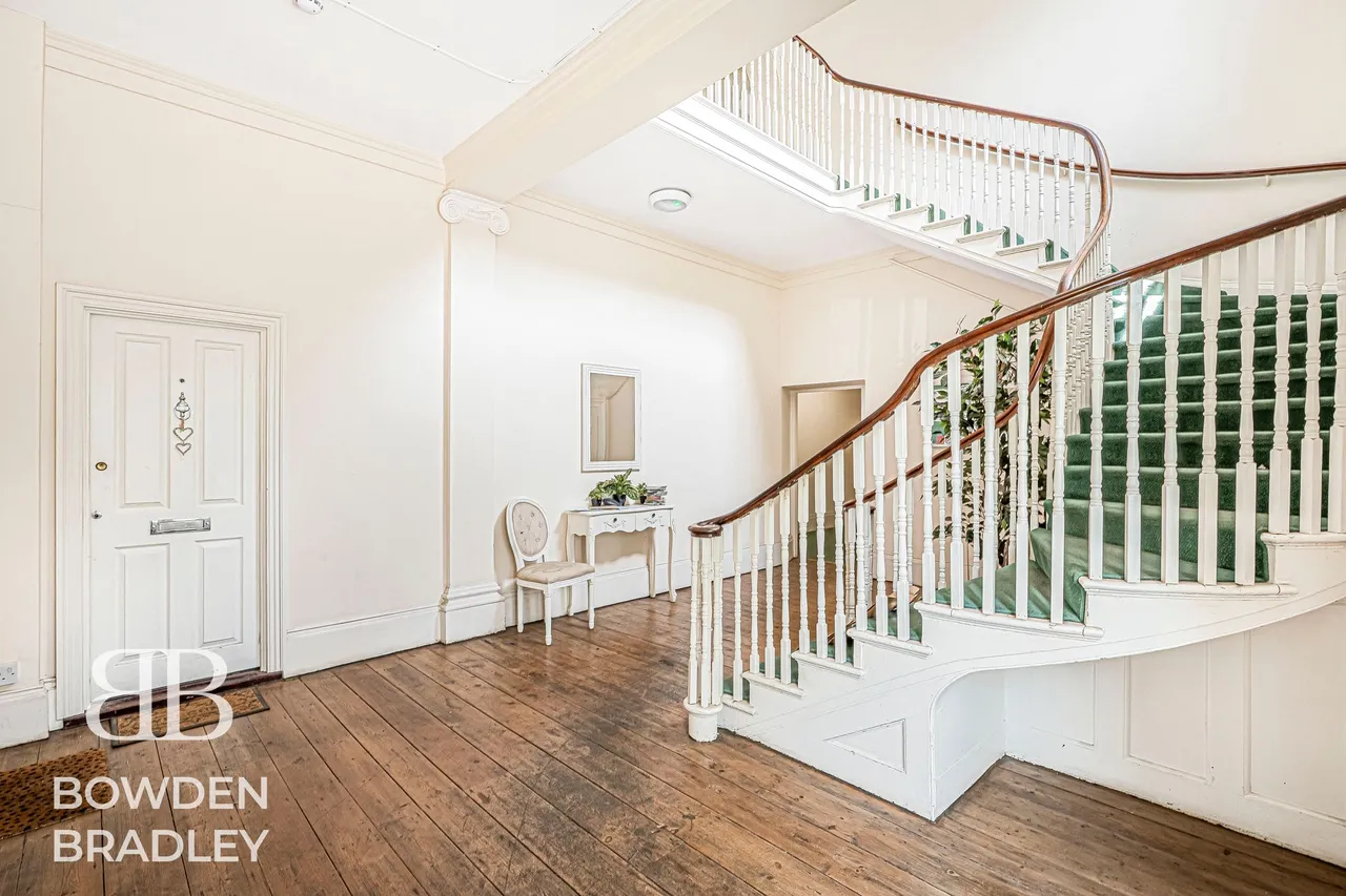 Chigwell Road, Thurlby House, IG8, photo 12