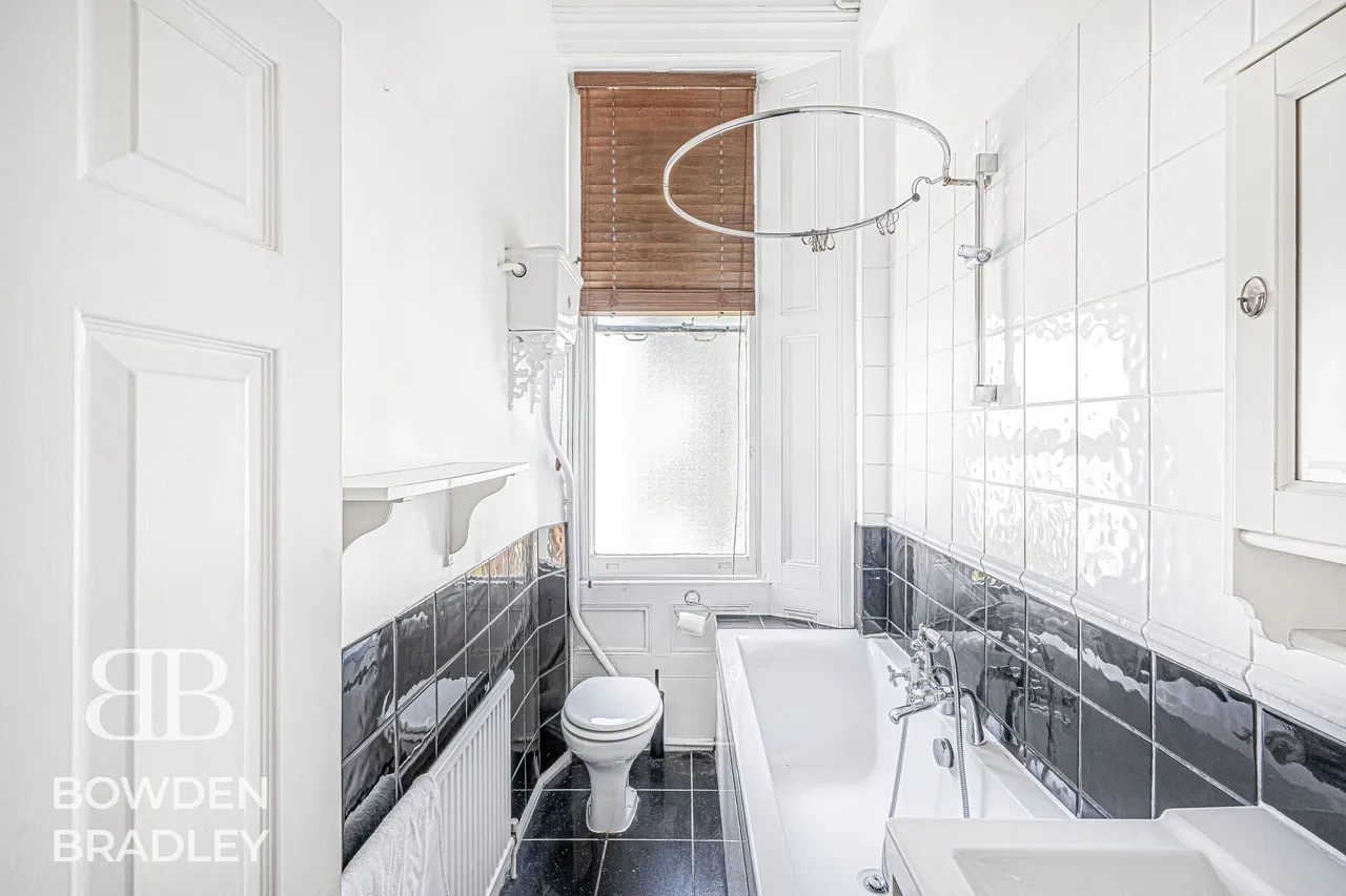 Chigwell Road, Thurlby House, IG8, photo 11