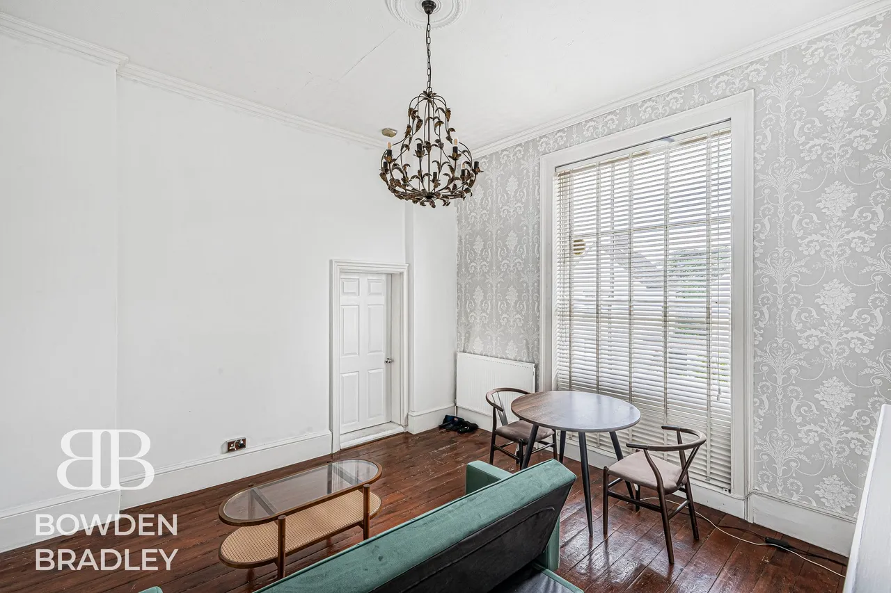 Chigwell Road, Thurlby House, IG8, photo 4