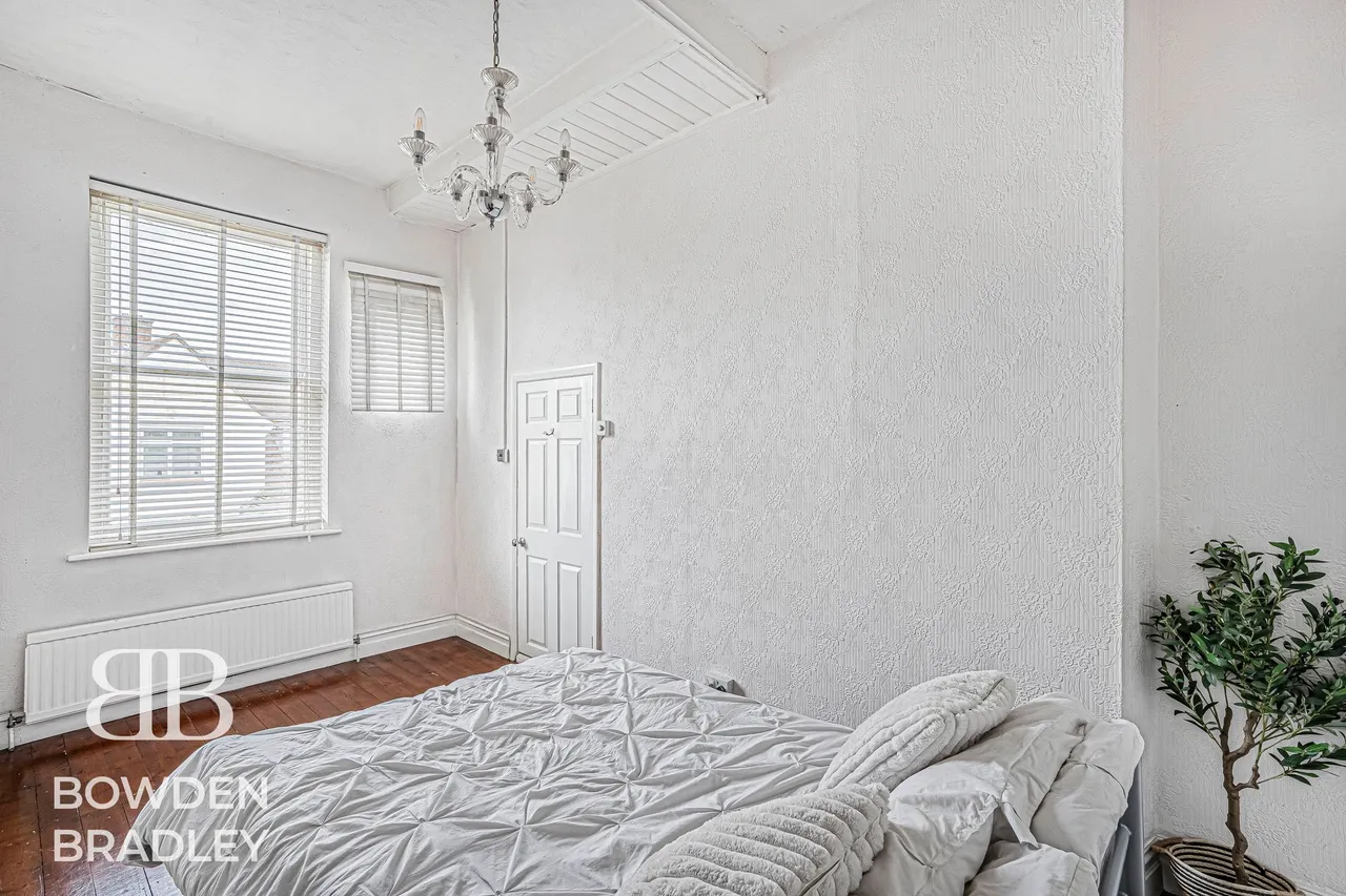 Chigwell Road, Thurlby House, IG8, photo 9