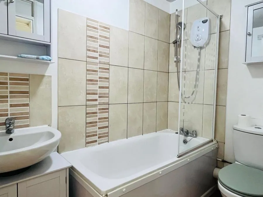 Tom Price Close, Cheltenham, GL52, photo 7