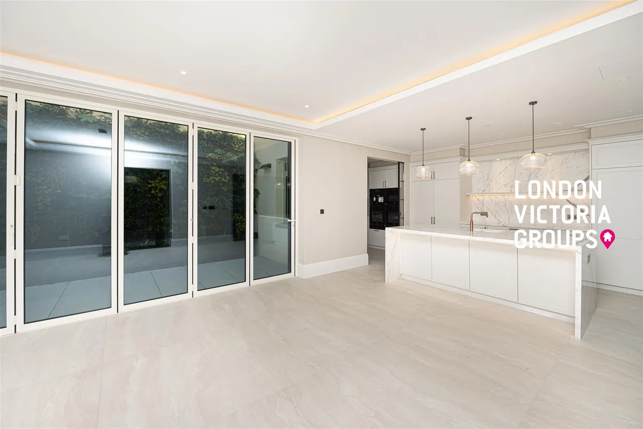 5 bed house to rent, Distillery Road, London