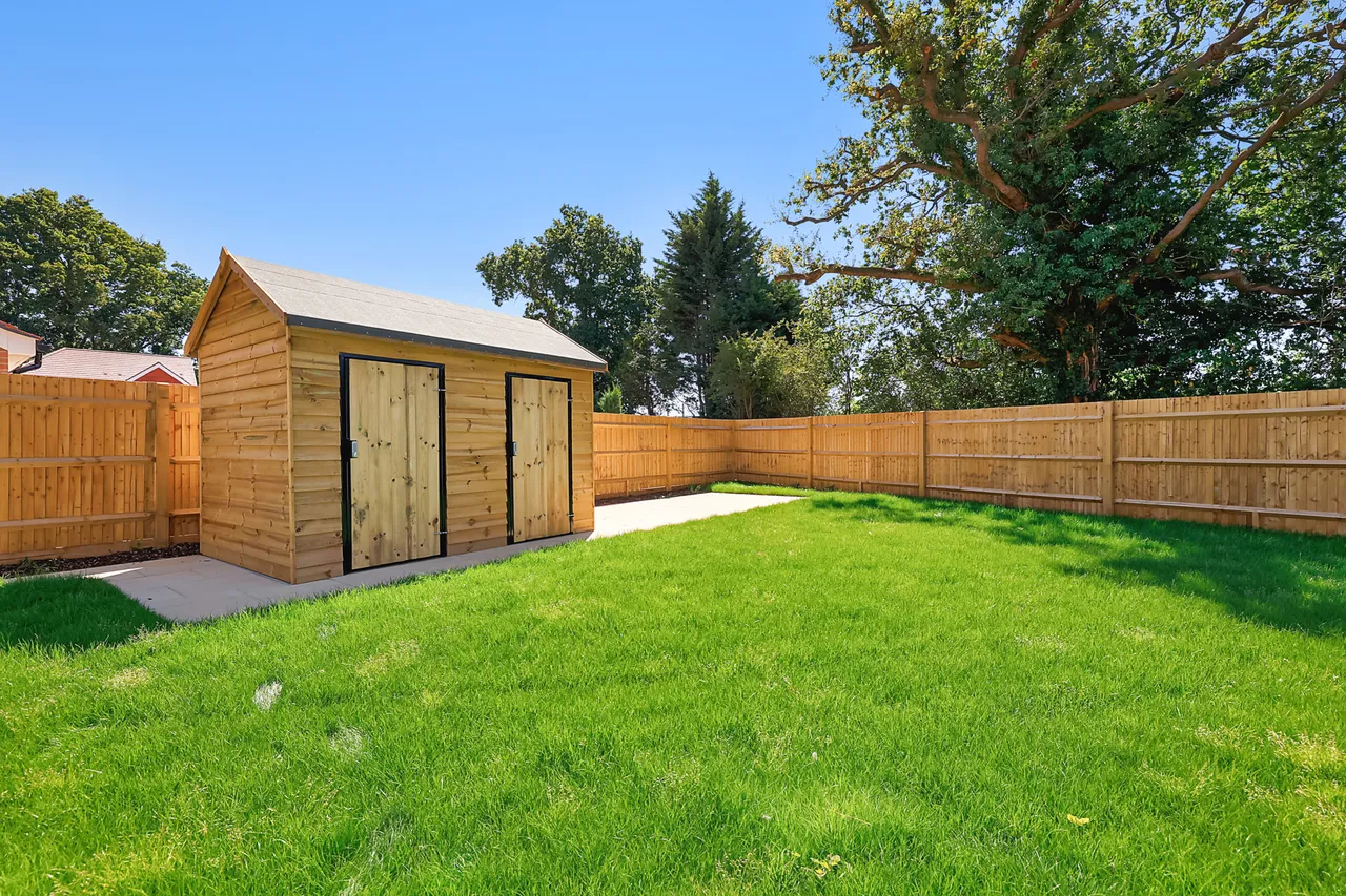 Burstow Grove, Off Haroldslea Drive, RH6, photo 4