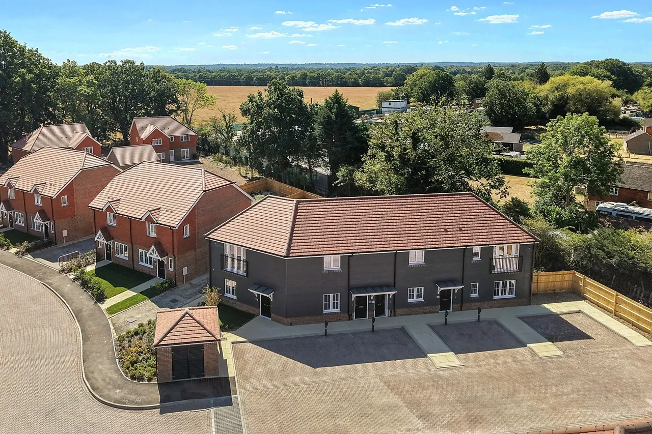 1 bed property for sale, Burstow Grove, Off Haroldslea Drive, RH6