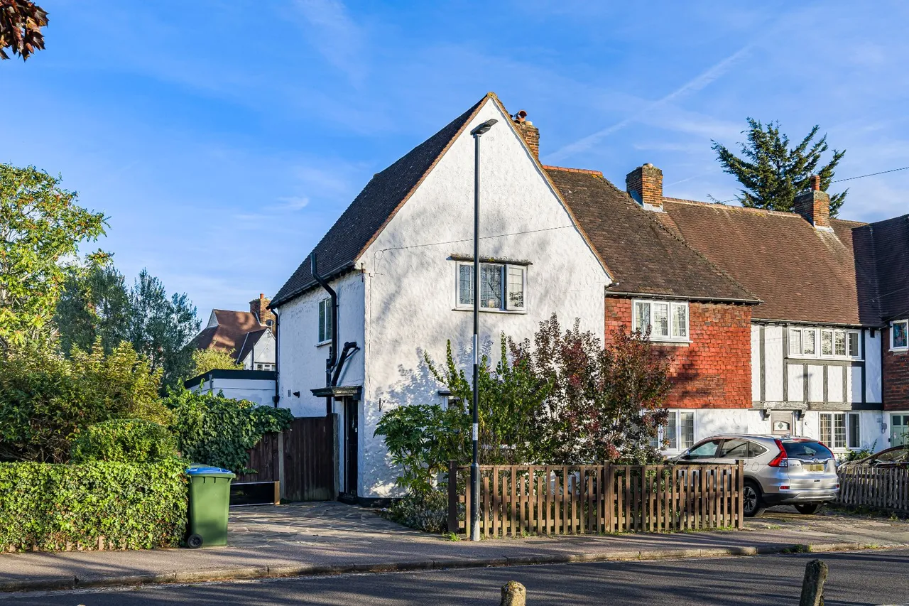 3 bed house for sale, London