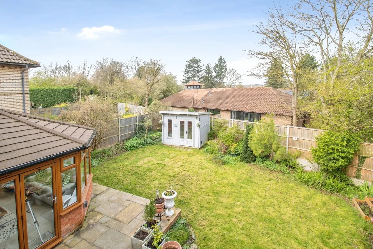Oakley Gardens, Downhead Park, Milton Keynes, Buckinghamshire, MK15, photo 2