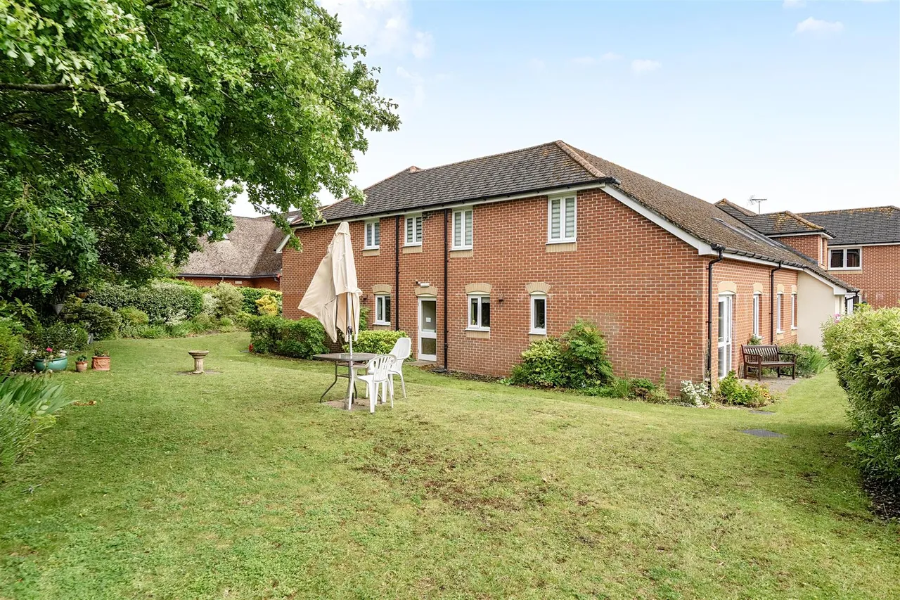 Padnell Road, Cowplain, PO8, photo 15