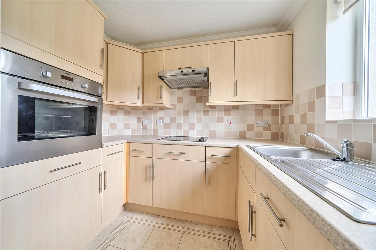 Padnell Road, Cowplain, PO8, photo 8