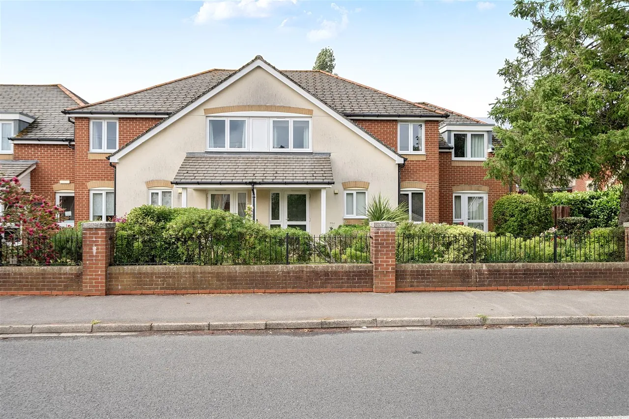Padnell Road, Cowplain, PO8, photo 17