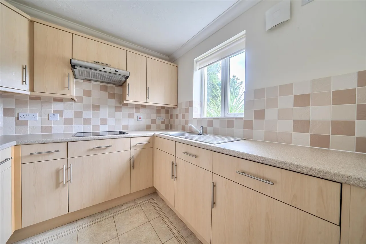 Padnell Road, Cowplain, PO8, photo 7