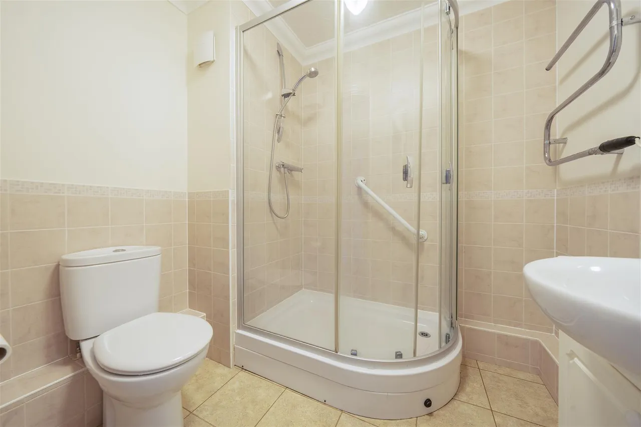 Padnell Road, Cowplain, PO8, photo 12