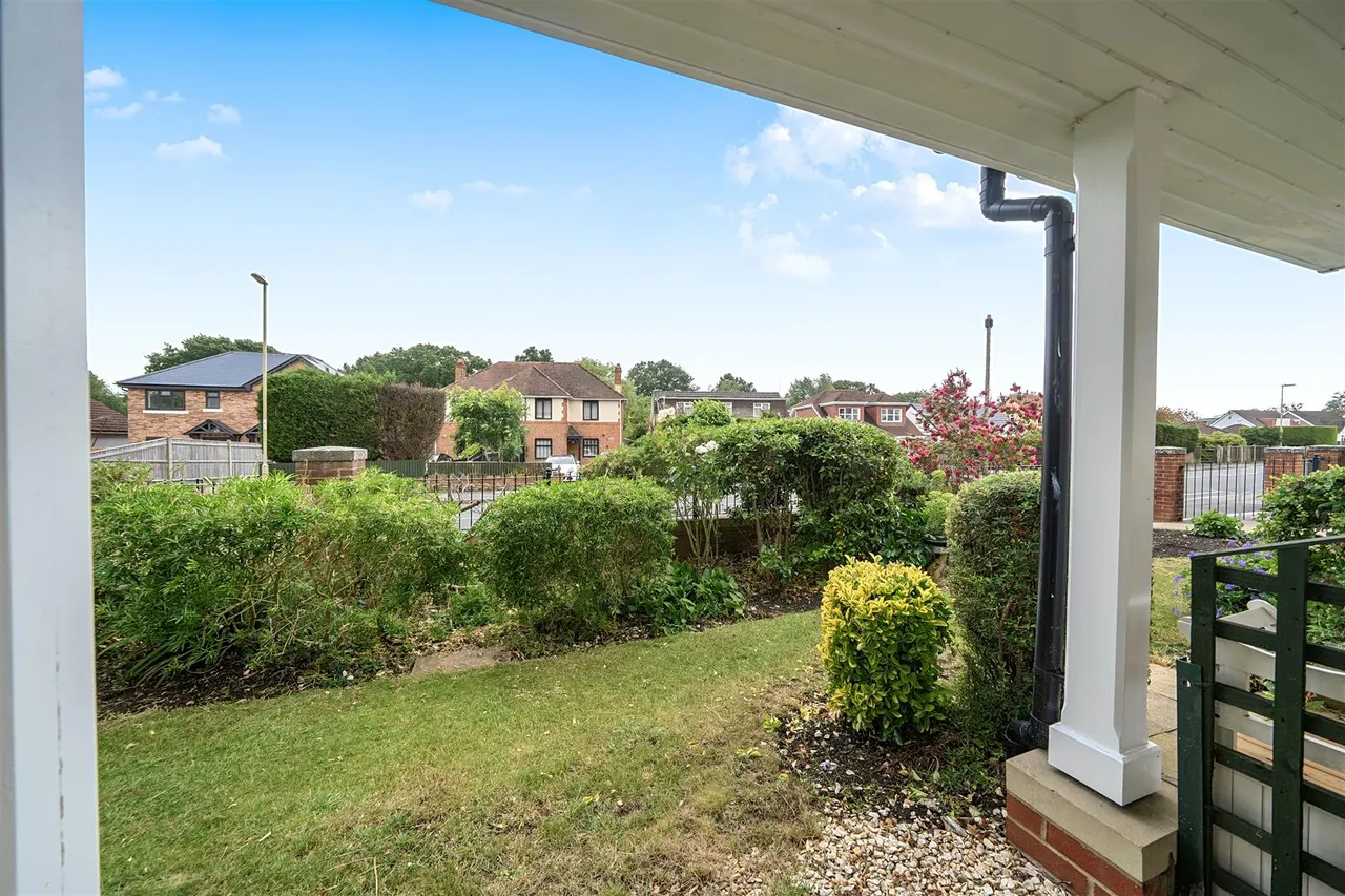 Padnell Road, Cowplain, PO8, photo 3