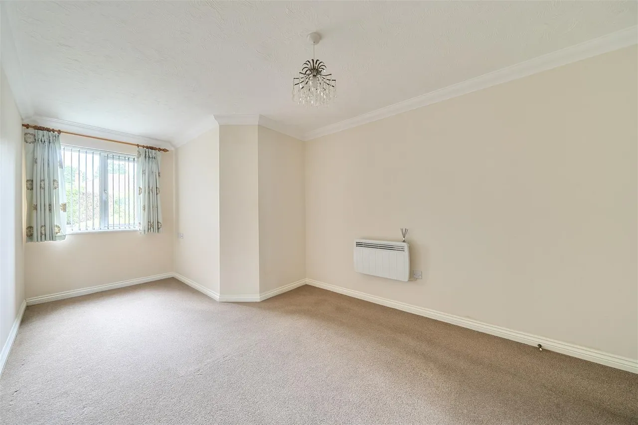 Padnell Road, Cowplain, PO8, photo 9