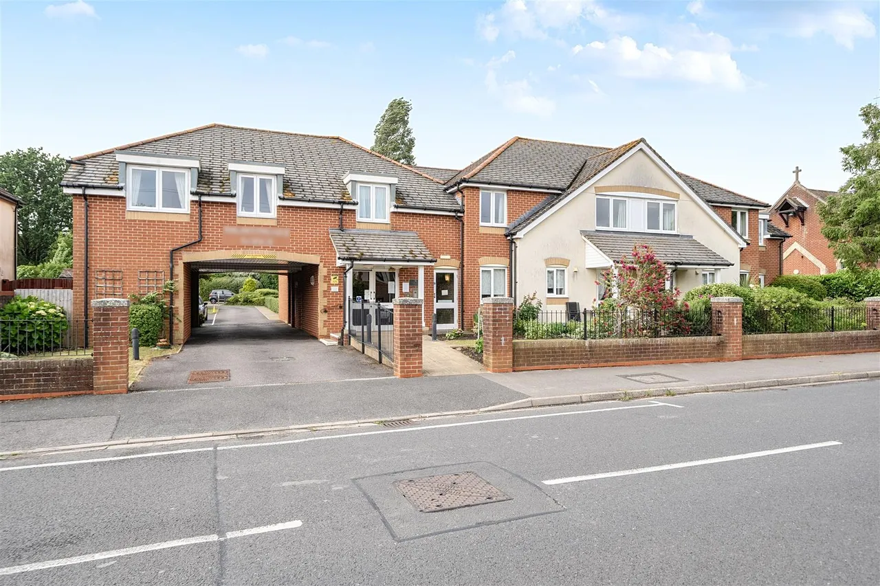1 bed flat for sale, Padnell Road, Cowplain, PO8