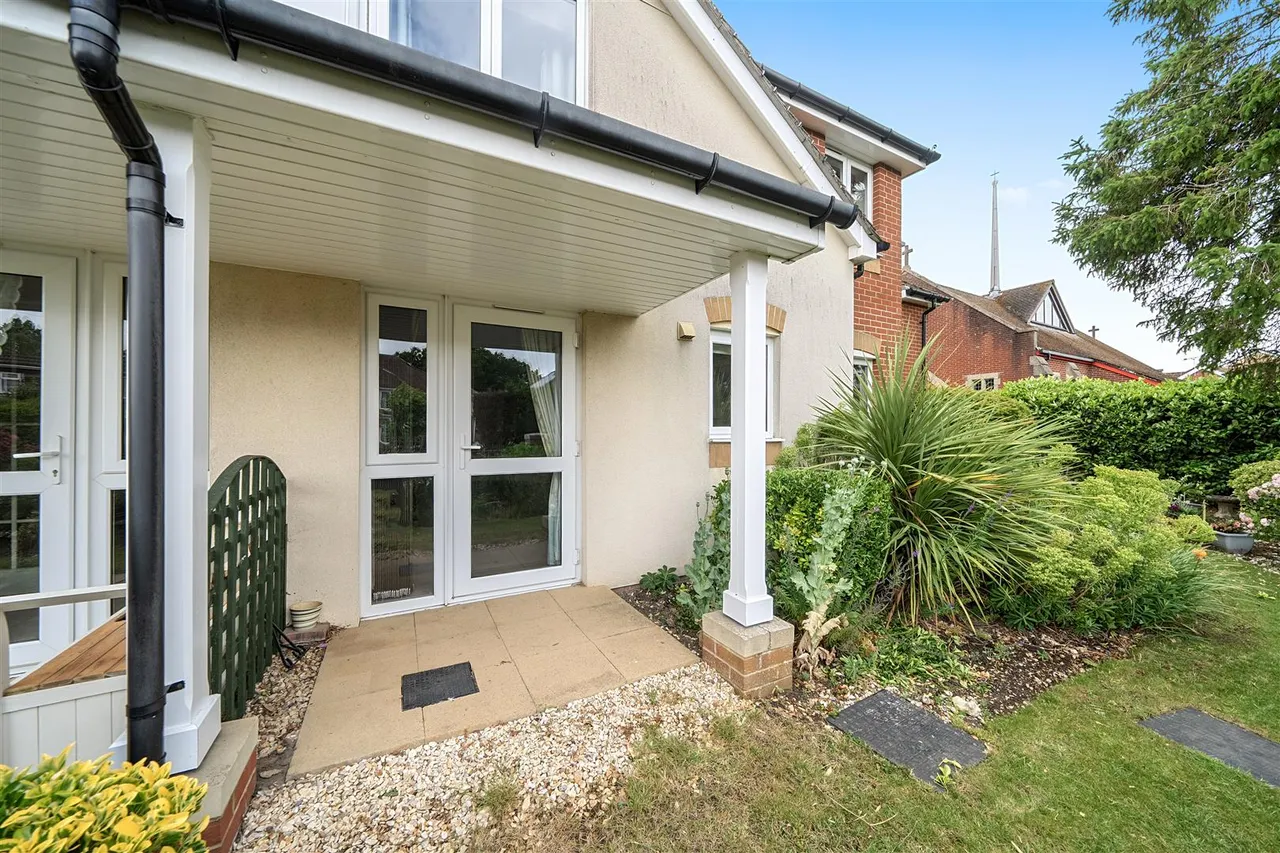 Padnell Road, Cowplain, PO8, photo 2