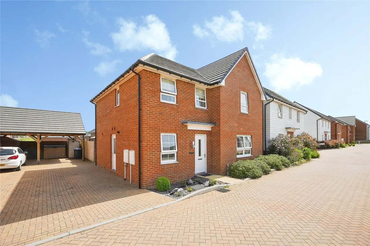 5 bed house for sale — Whinchat Rise, Whitfield, Dover, Kent, CT16