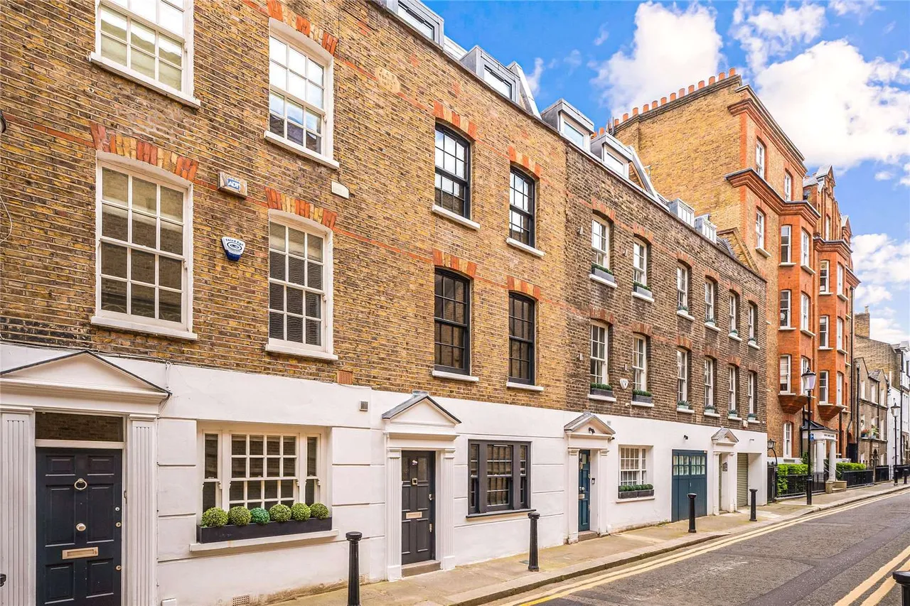 3 bed house to rent — Dukes Lane, London, W8 4JL