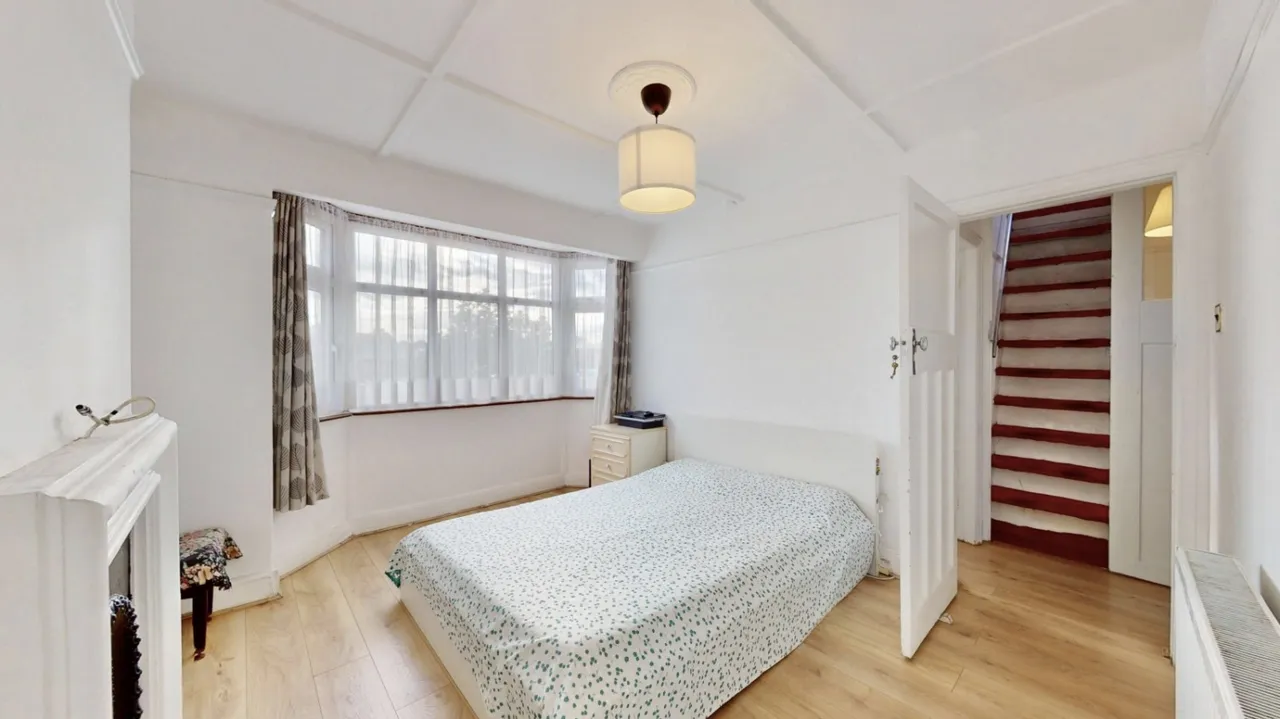 Priory Gardens, London, W5, photo 24