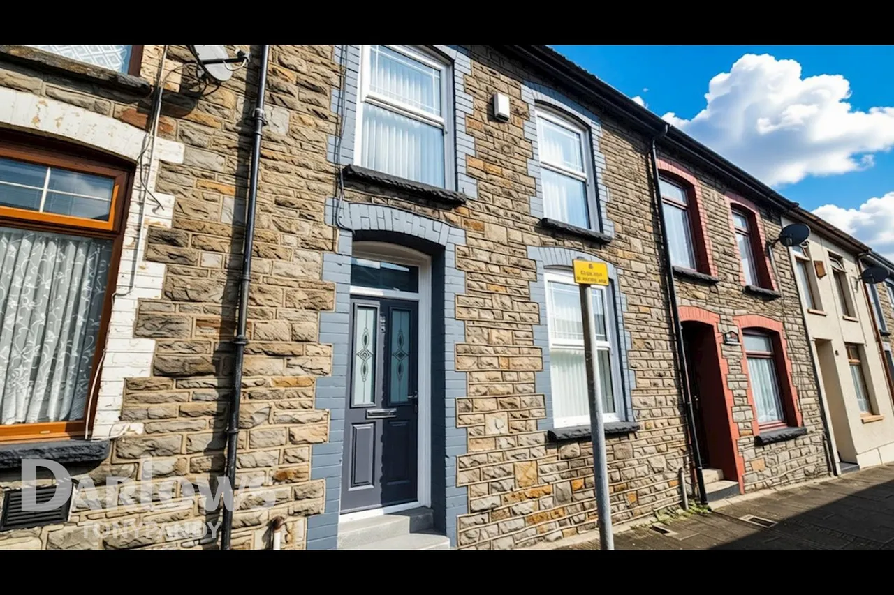 Court Street, Blaenclydach, CF40, photo 31