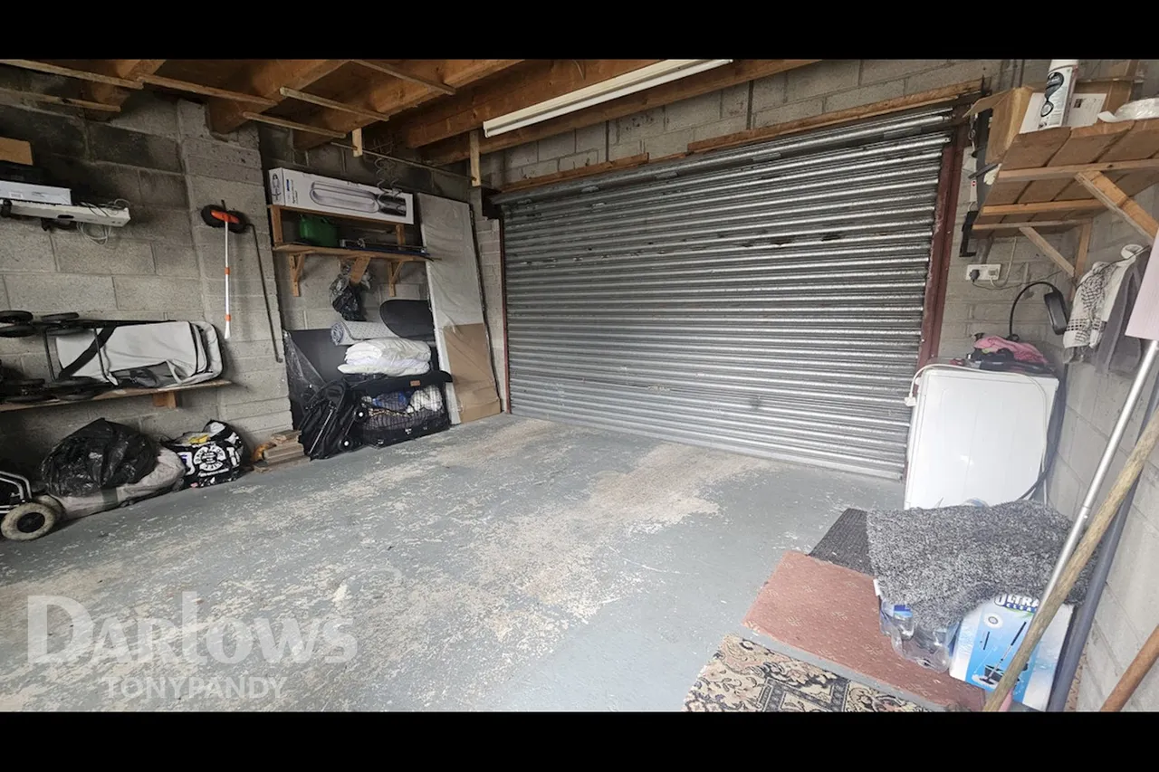 Court Street, Blaenclydach, CF40, photo 28