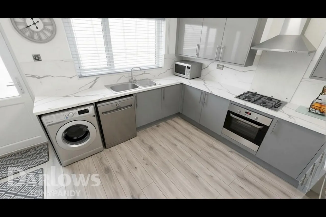 Court Street, Blaenclydach, CF40, photo 9