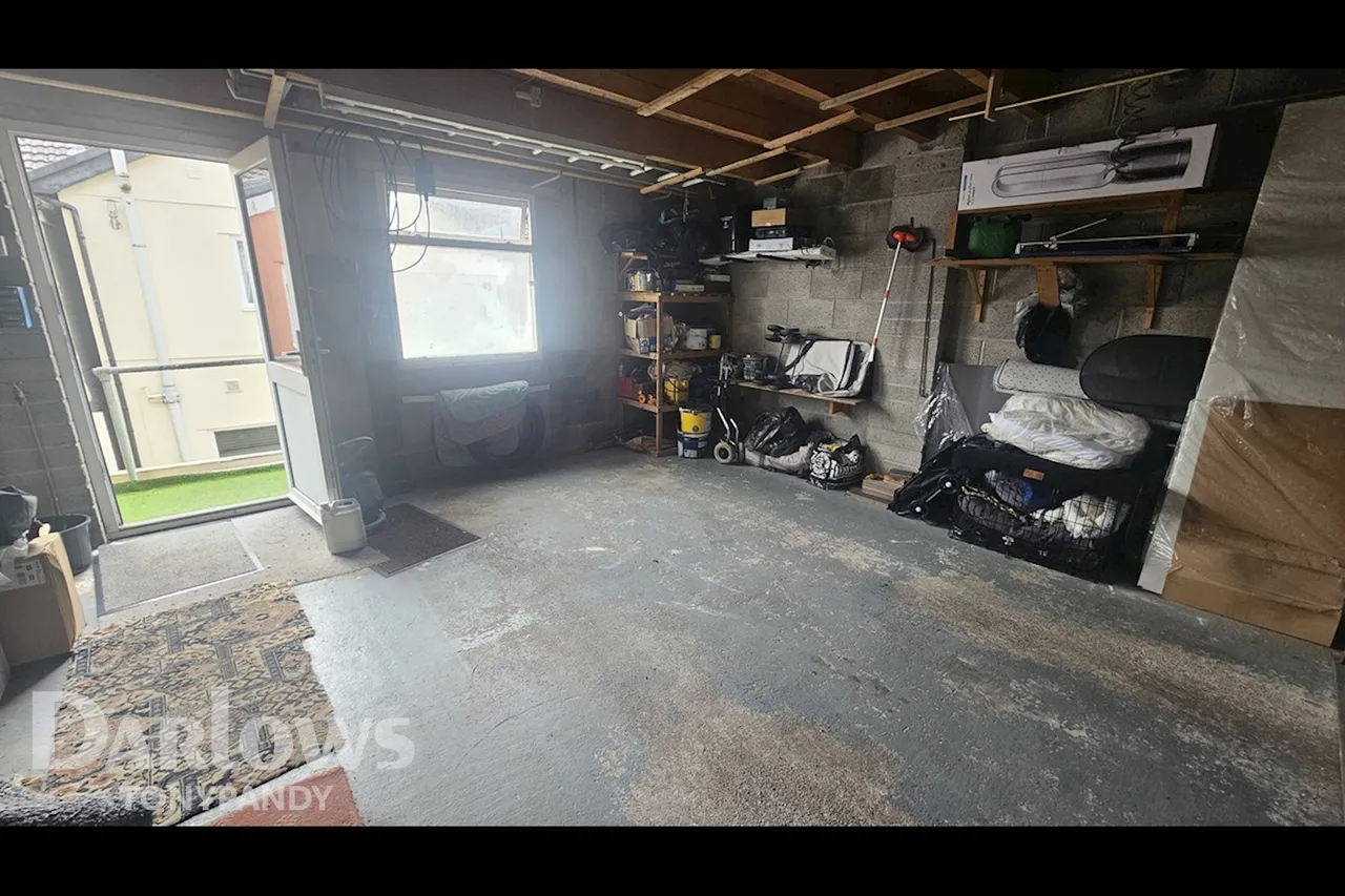 Court Street, Blaenclydach, CF40, photo 30