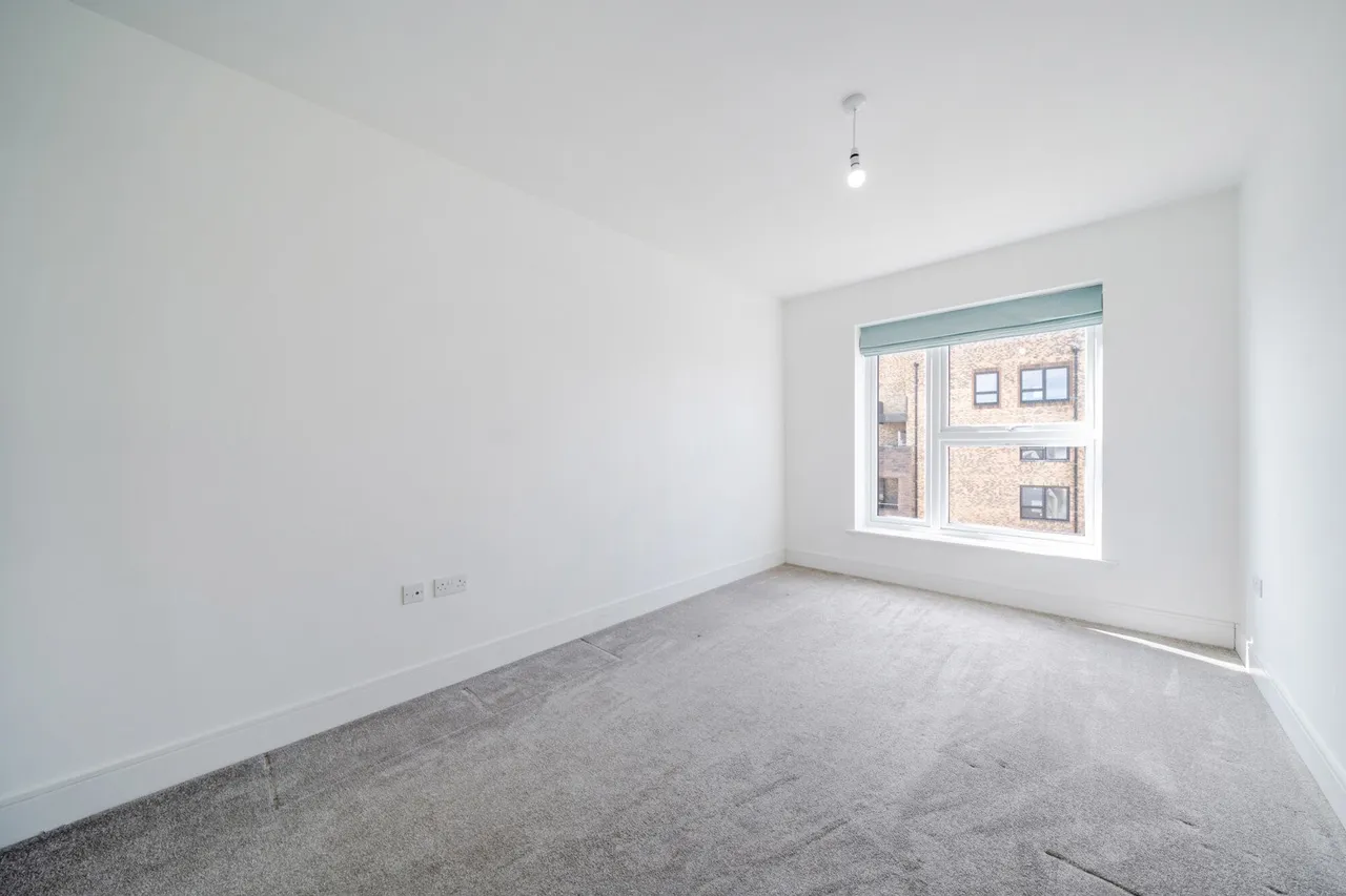 Adit Road, DA8, photo 15