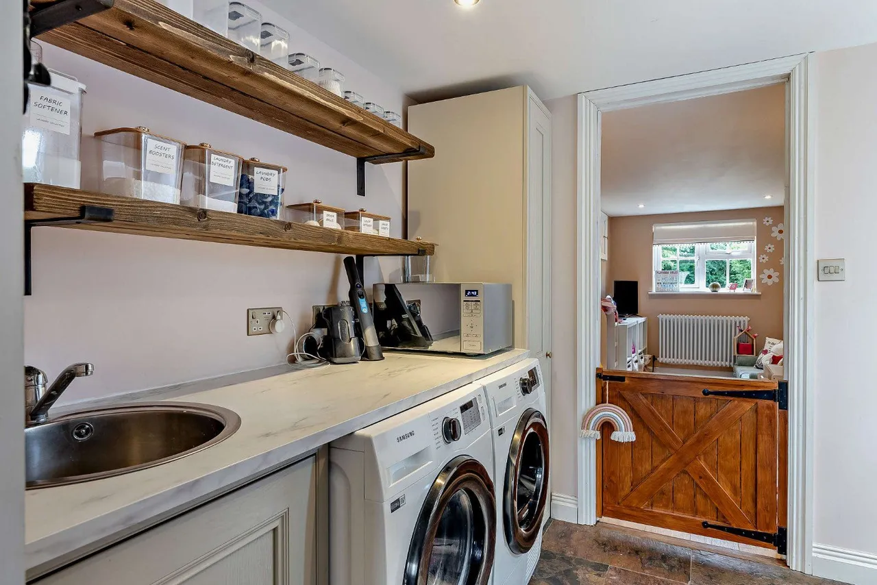 Ayres Lane, Burghclere, Newbury, Berkshire, RG20 9HG, photo 11