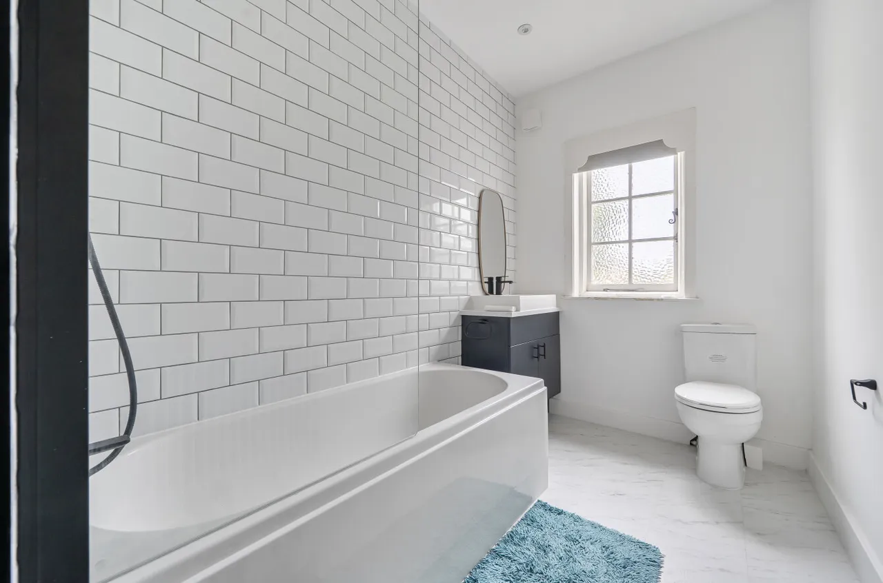 Upper Manor Road, Farncombe, GU7, photo 19