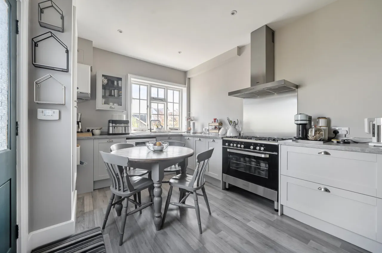 Upper Manor Road, Farncombe, GU7, photo 8