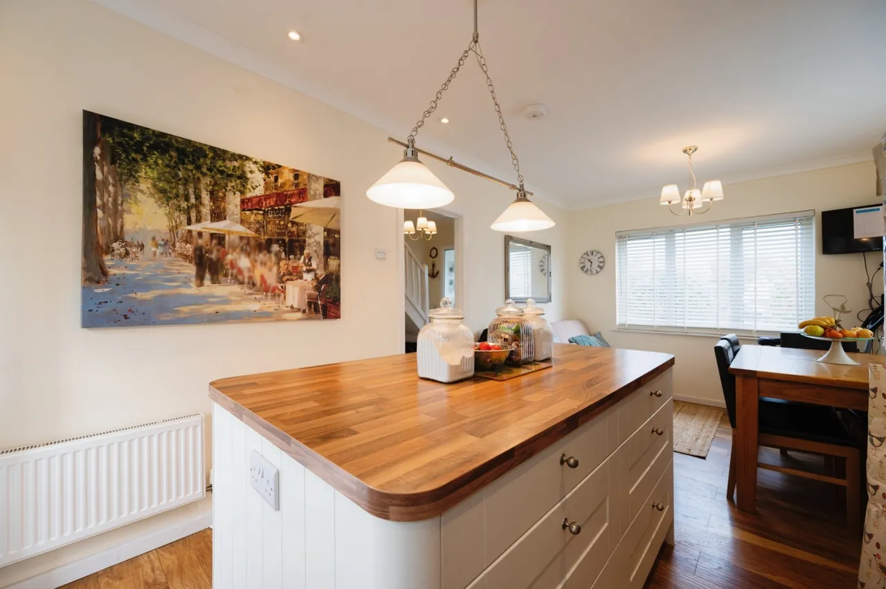 Wheatlands Avenue, Hayling Island, PO11, photo 2