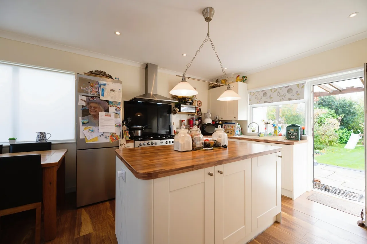 Wheatlands Avenue, Hayling Island, PO11, photo 5