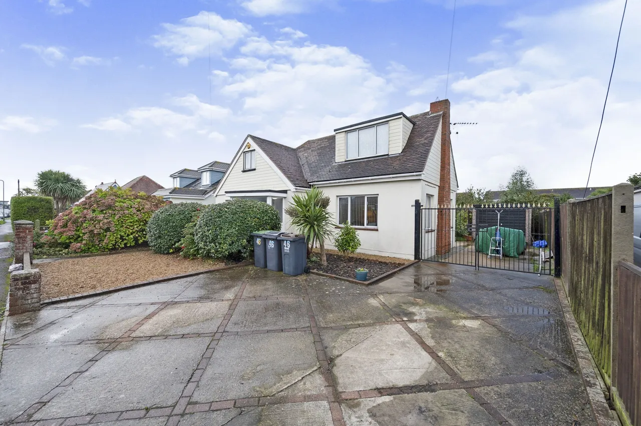 2 bed house for sale, Wheatlands Avenue, Hayling Island, PO11