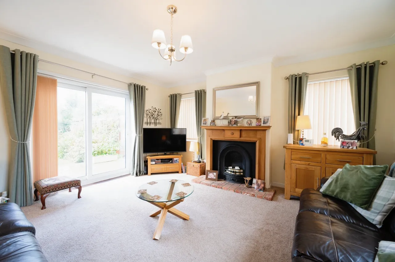 Wheatlands Avenue, Hayling Island, PO11, photo 4