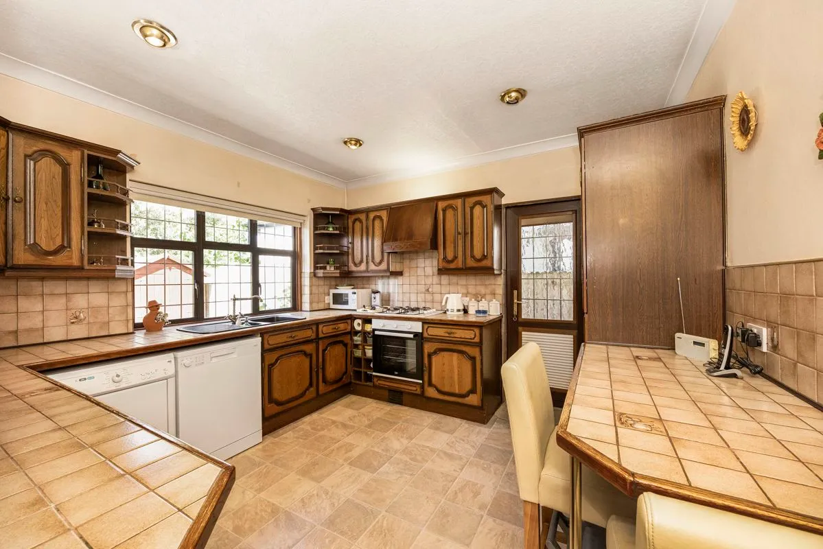 Marlborough Drive, Ilford, Essex, IG5 0JN, photo 8
