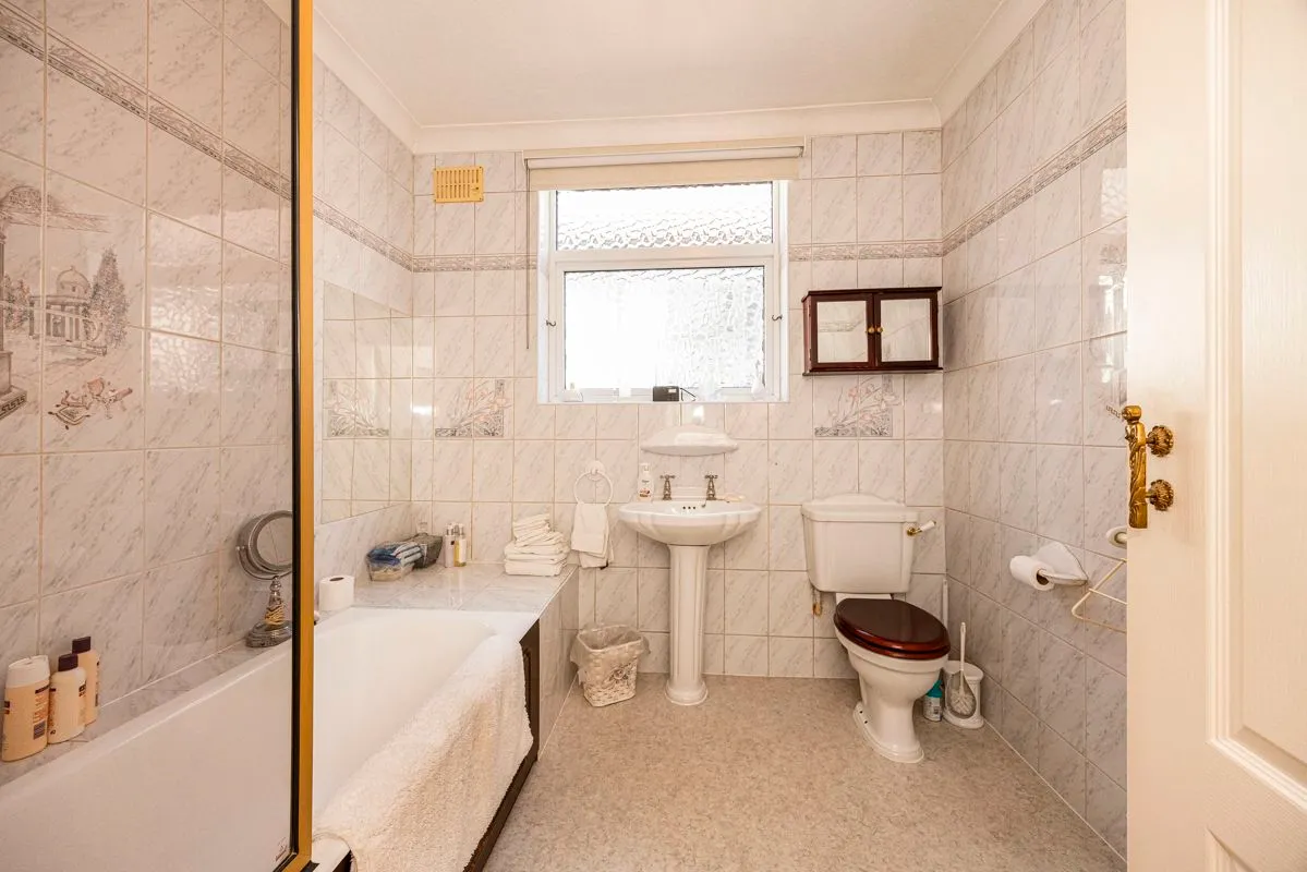 Marlborough Drive, Ilford, Essex, IG5 0JN, photo 11