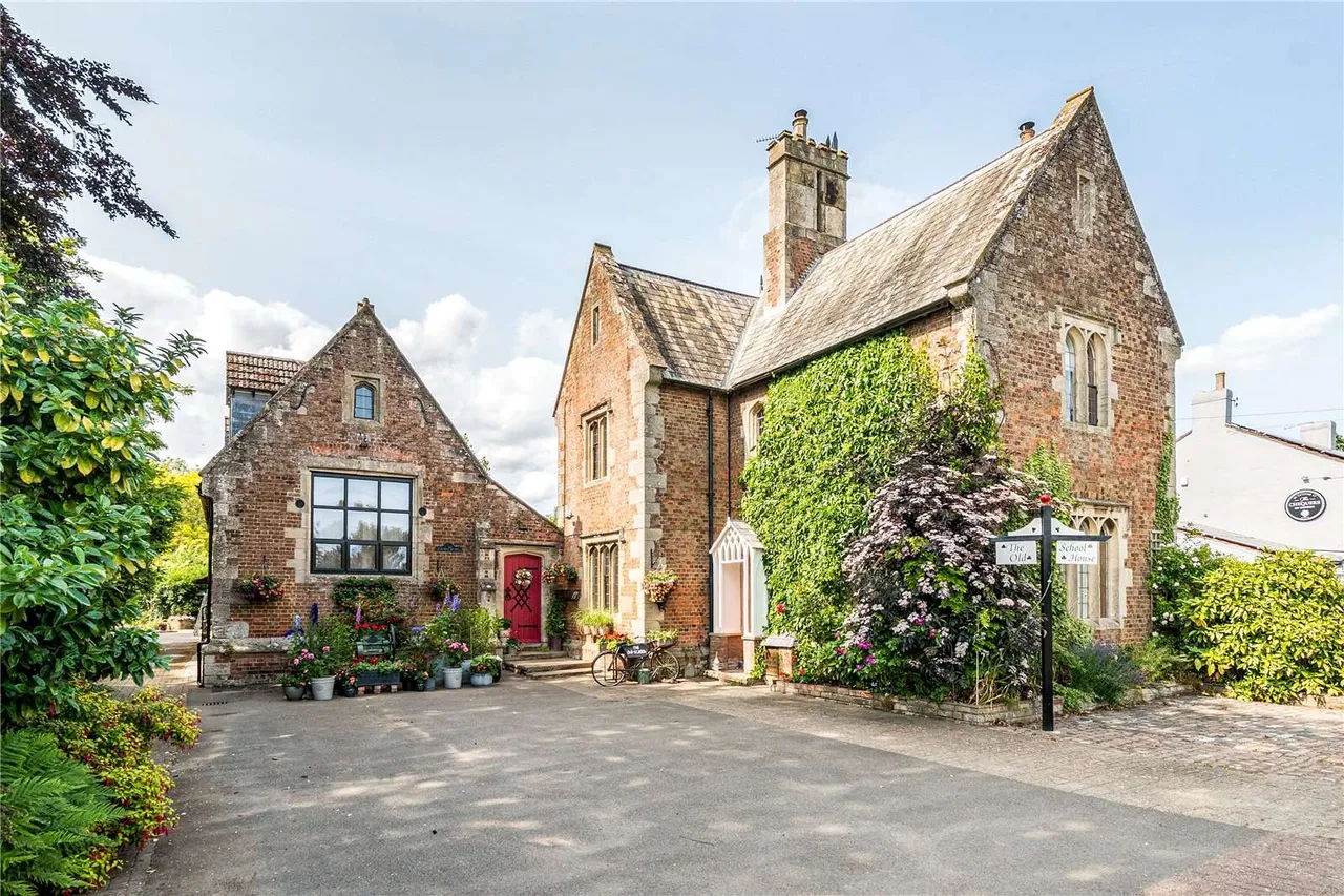 5 bed house for sale, High Road, Weston, PE12