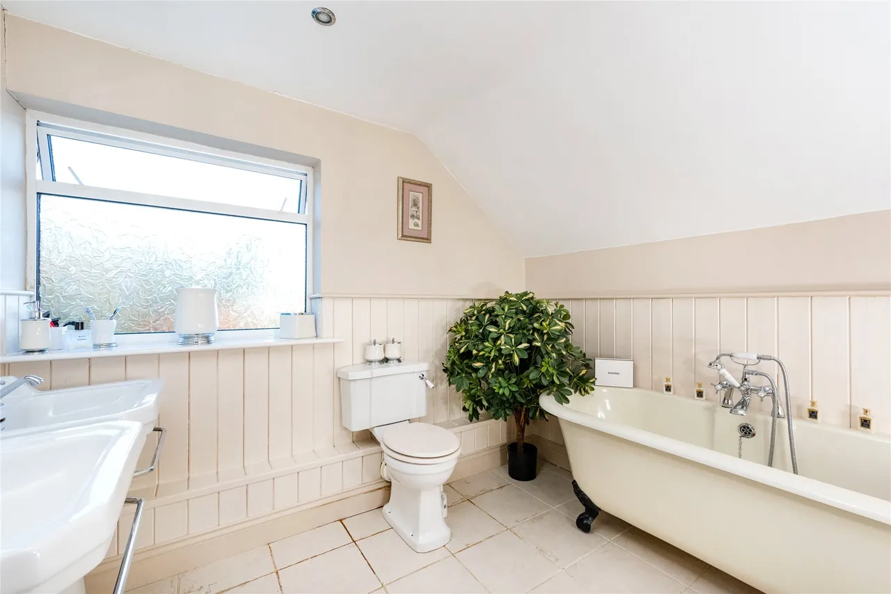 Irchester Road, Rushden, NN10, photo 12