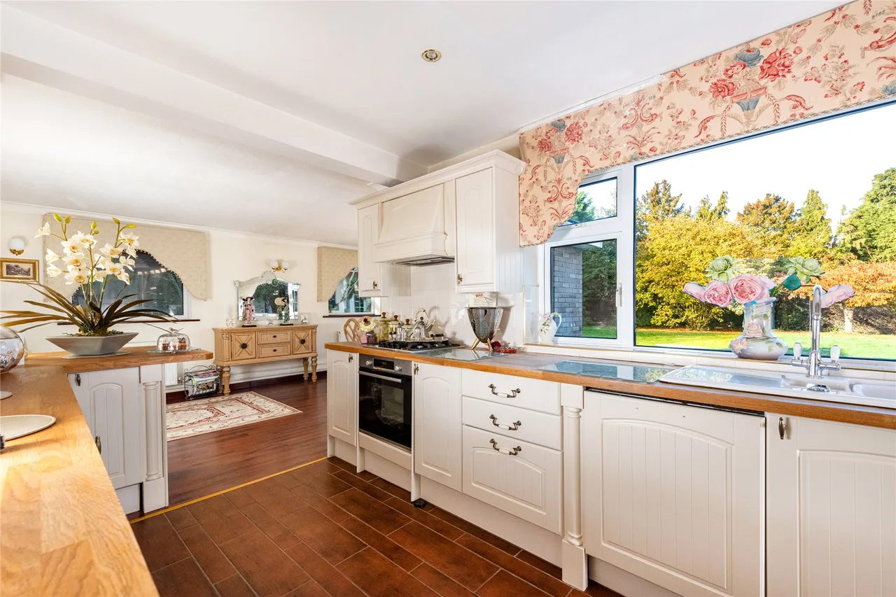 Irchester Road, Rushden, NN10, photo 9