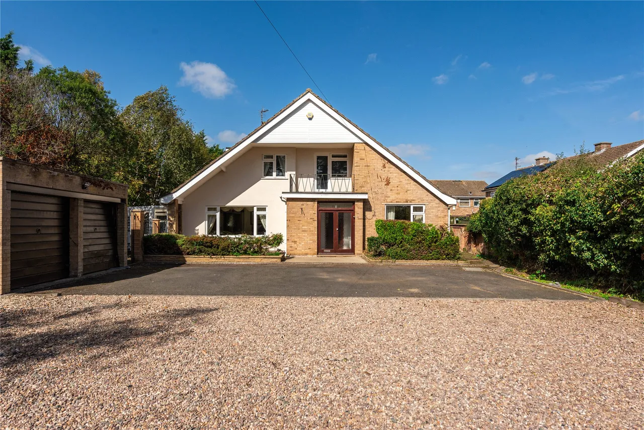 4 bed property for sale, Irchester Road, Rushden, NN10