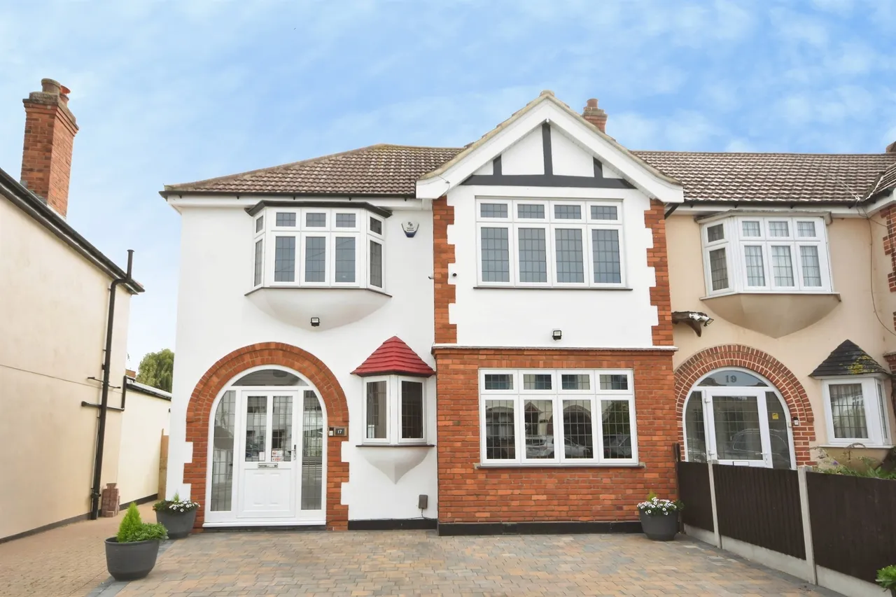 3 bed house for sale, The Drive, Harold Wood, RM3