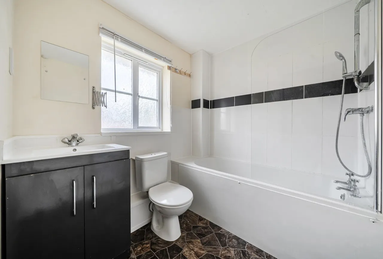Bishops Castle Way, Gloucester, GL1 4DP, photo 8