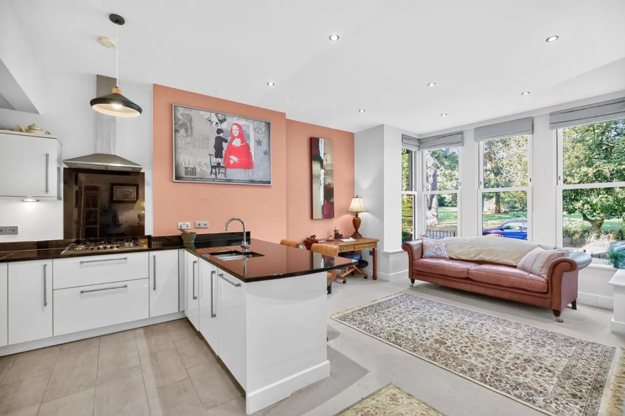 Harlow Moor Drive, Harrogate, HG2, photo 2