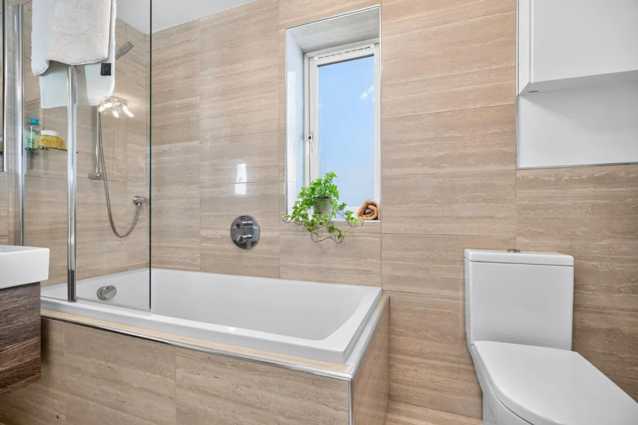 Harlow Moor Drive, Harrogate, HG2, photo 12