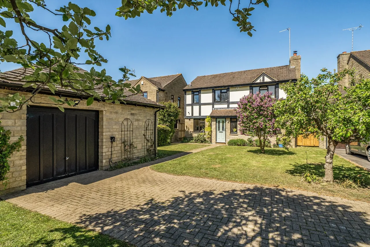 4 bed house for sale, Linden Close, Prestbury, GL52