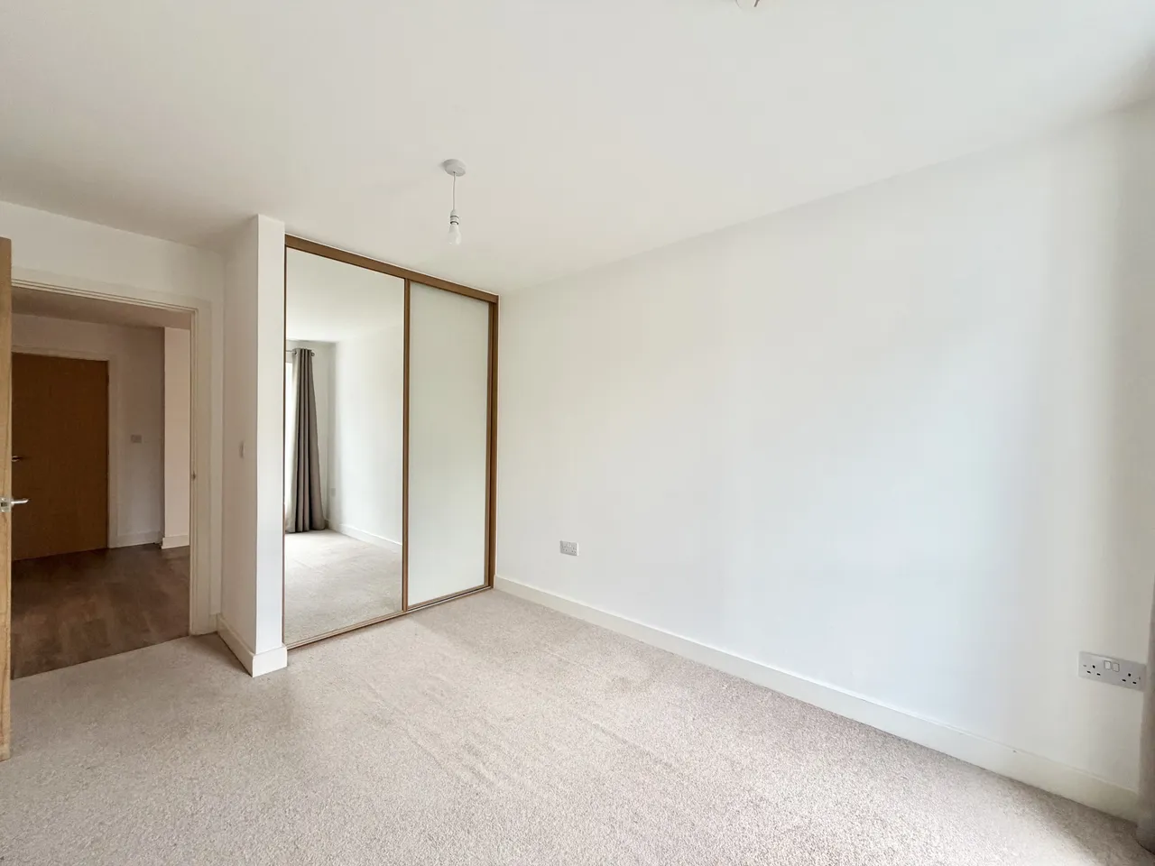 Turnpike Lane, RH12, photo 10